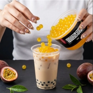 Dodawanie kulek Popping Boba Marakuja 350g do mlecznego bubble tea i napojów na zimno