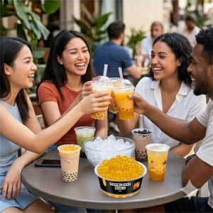 Popping Boba Mango 350g jako dodatek do bubble tea na spotkaniu ze znajomymi