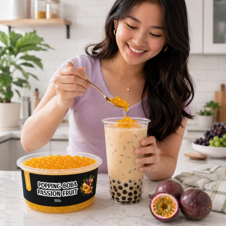 bubblejoy-popping-boba-marakuja-passion-fruit-350g-17-kobieta-dodawanie-lyzka.jpg.png