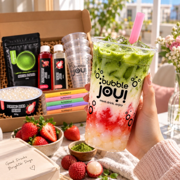 bubblejoy-zestaw-do-bubble-tea-matcha-truskawkowa-w-dloni.jpg